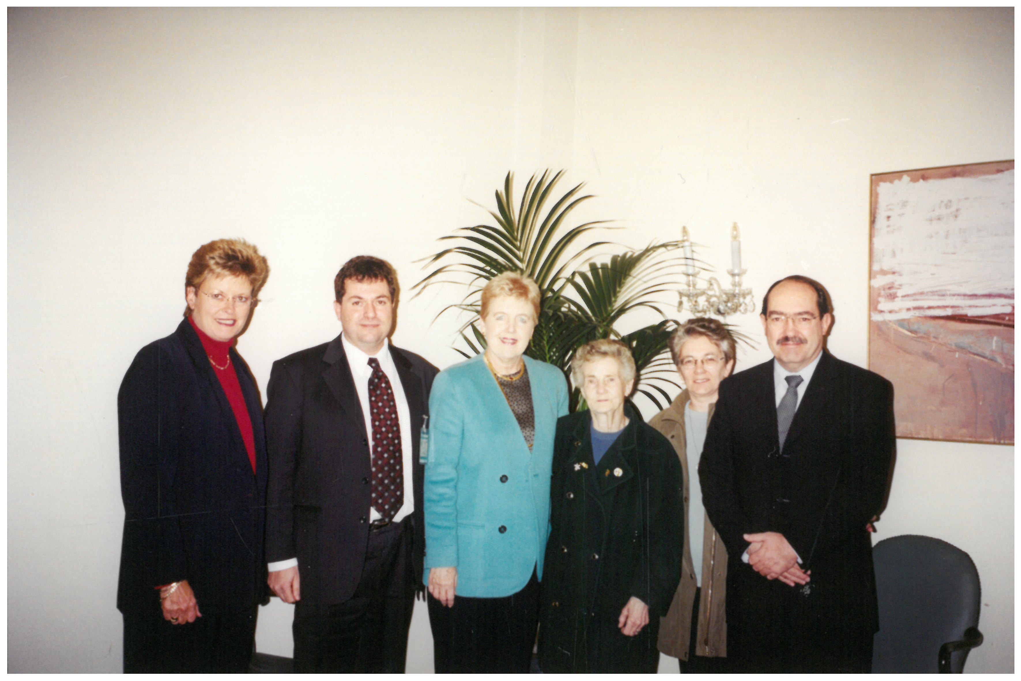 \x3cp\x3eCommittee members meeting with Rose and Sylvia Coulson, the mother and sister of child migrants who were all reunited under the travel scheme, 20 April 2001. L-R: Senator Sue Knowles [Deputy Chair], Ian Thwaites [Senior Social Worker, Child Migrants Trust], Senator Rosemary Crowley [Delegation Leader; Chair], Rose Coulson, Sylvia Coulson and Senator Andrew Murray.\x3c/p\x3e
