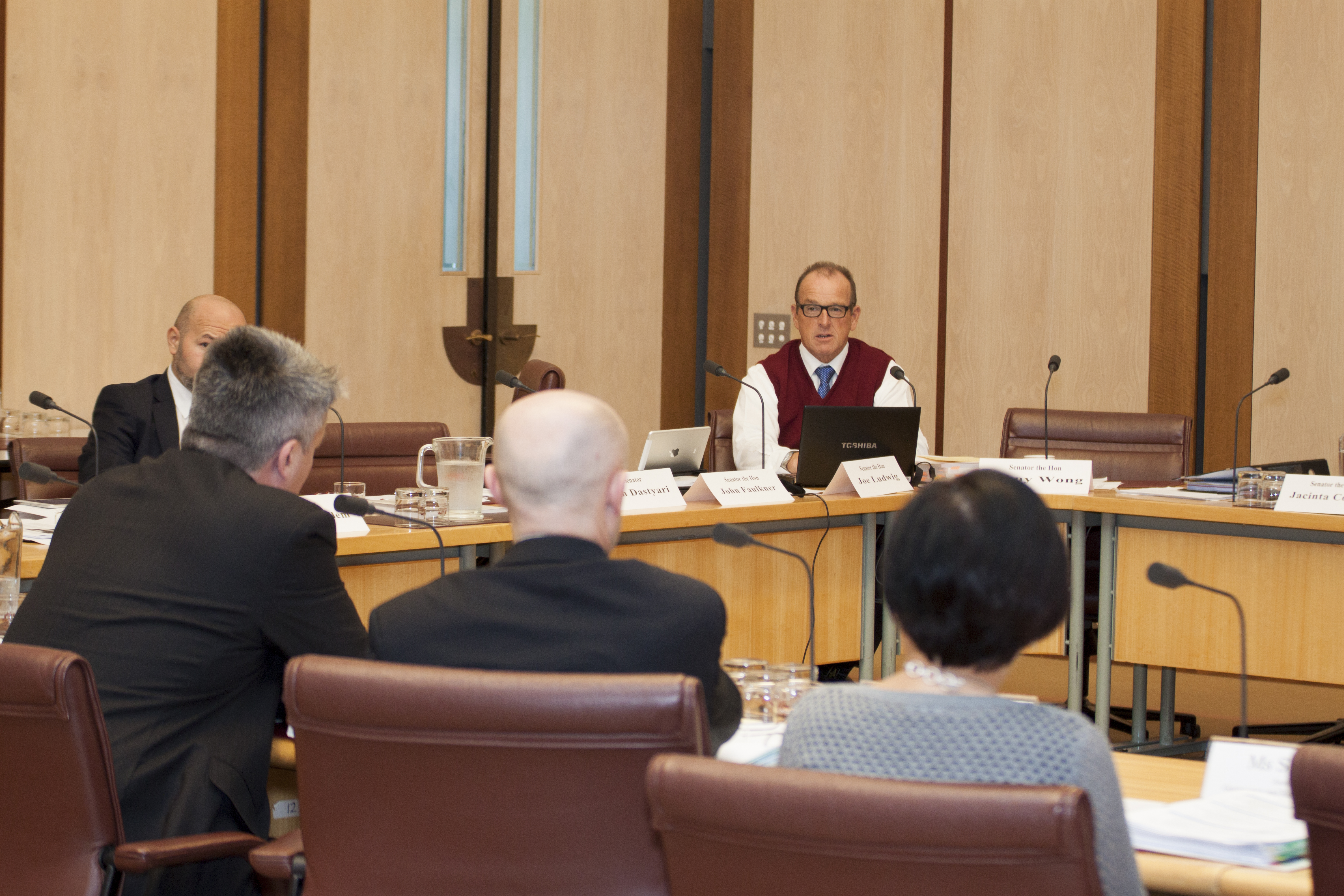 \x3cp\x3eCommittee member Senator Joe Ludwig questioning officers from the Department of Finance, 28 May 2014.\x3c/p\x3e