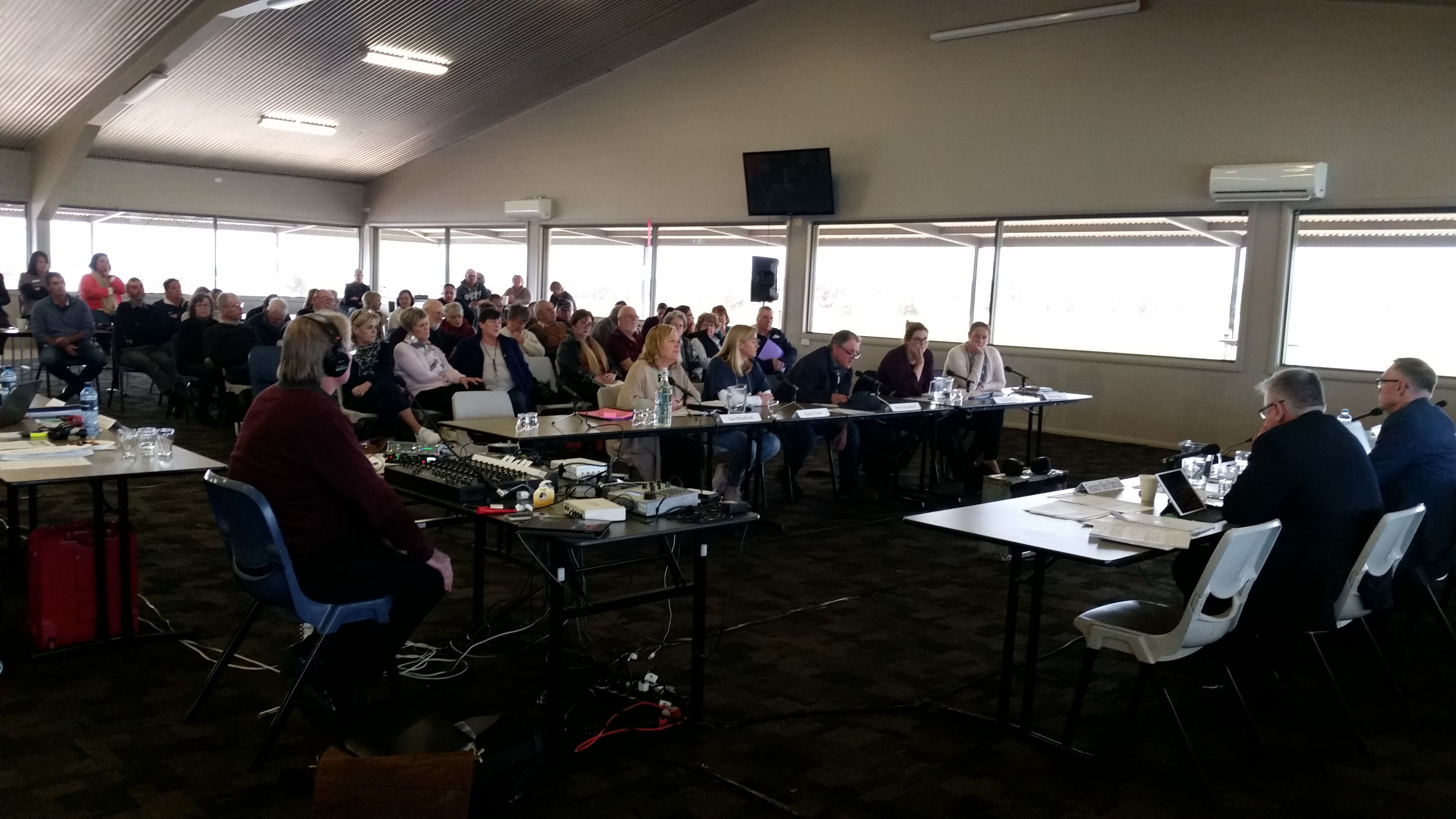 \x3cp\x3eRepresentatives of No Radioactive Waste on Agricultural Land in Kimba or SA appear before the committee at a public hearing at Kimba, SA, 5 July 2018.\x3c/p\x3e