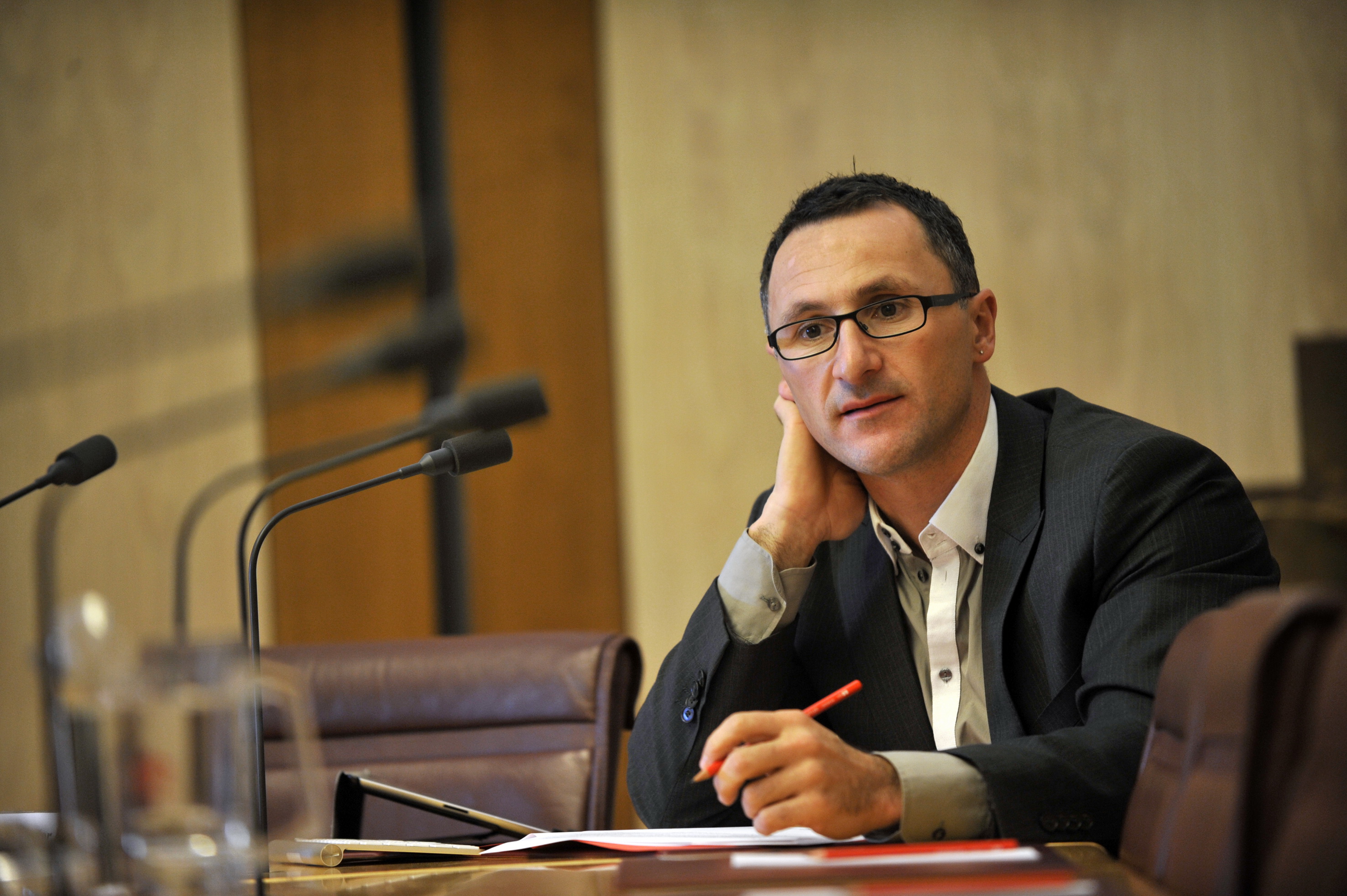 \x3cp\x3eCommunity Affairs Legislation Committee member Senator Richard Di Natale at a budget estimates hearing, 29 May 2012. DPS Auspic.\x3c/p\x3e