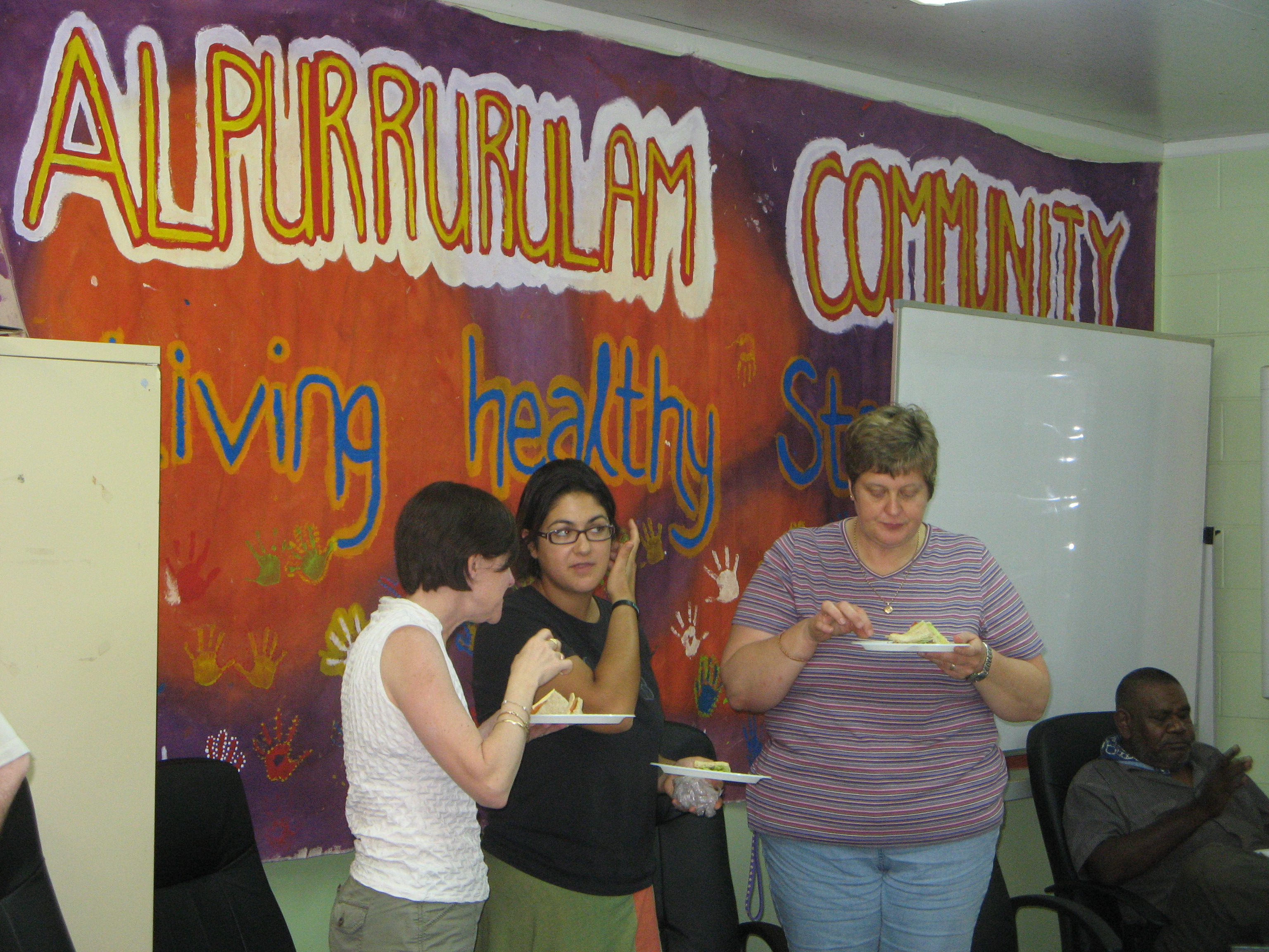 \x3cp\x3eSenator Rachel Siewert (left) at a lunch osted by the Alpurrurlam (Lake Nash) Community, 28 October 2008.\x3c/p\x3e
