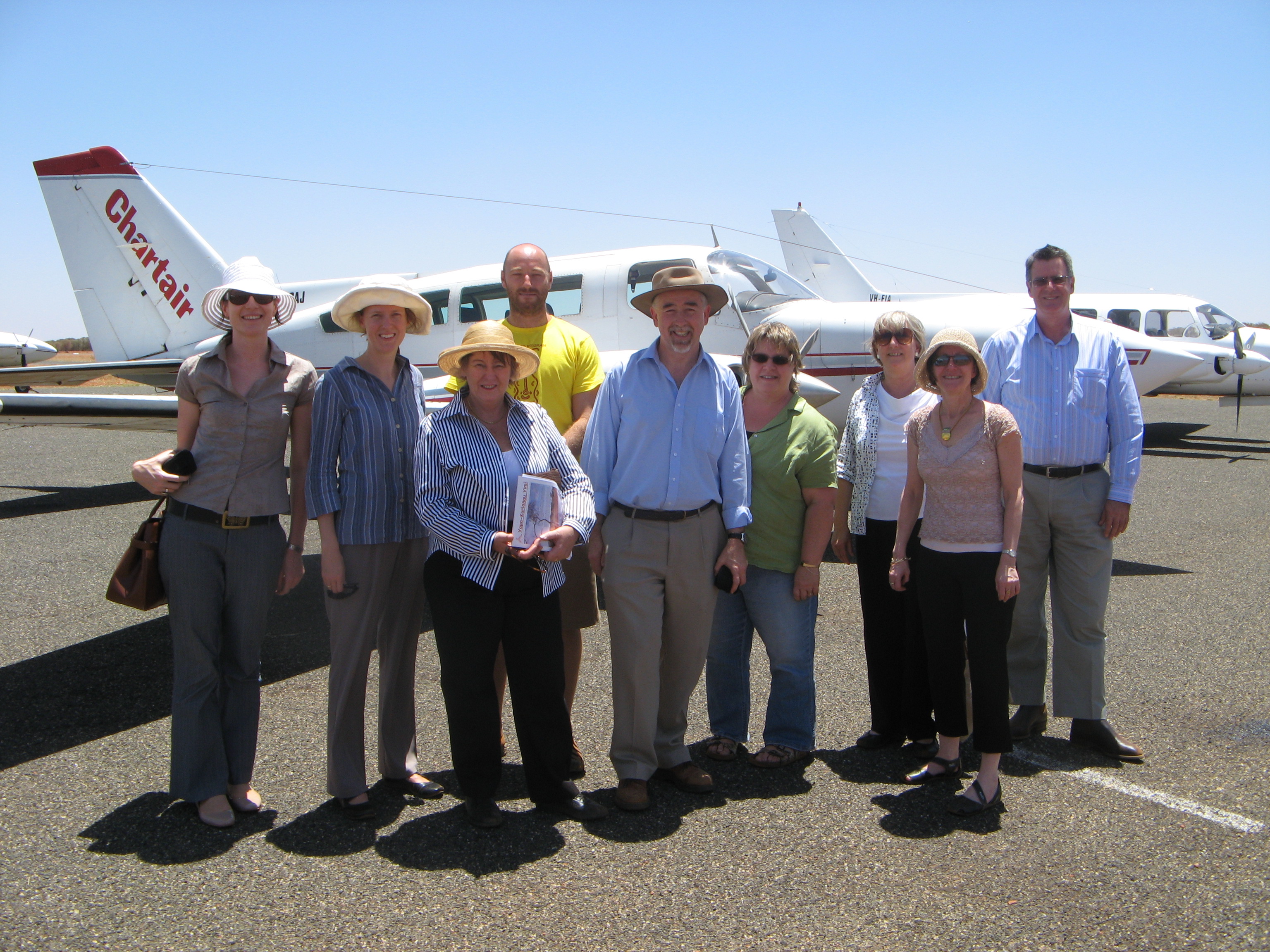 \x3cp\x3eL-R: Alice Crowley [Senior Research Officer], Lisa Fenn [Principal Research Officer], Bett Badger [Assistant Manager, Mt Theo Program], Senators Judith Adams, Gary Humphries,Trish Crossin, Sue Boyce, Rachel Siewert, Mark Furner and others, Yeundumu, October 2008.\x3c/p\x3e